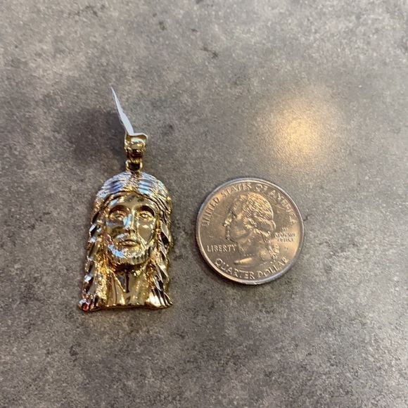 10KT Yellow Gold Jesus Pendant - Picture 2 of 3